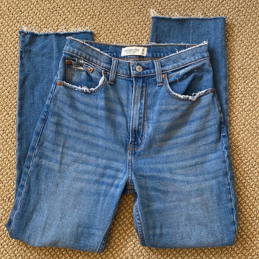 Abercrombie Jeans / Ultra High Rise Ankle Straight Jeans / Medium Wash / 26L